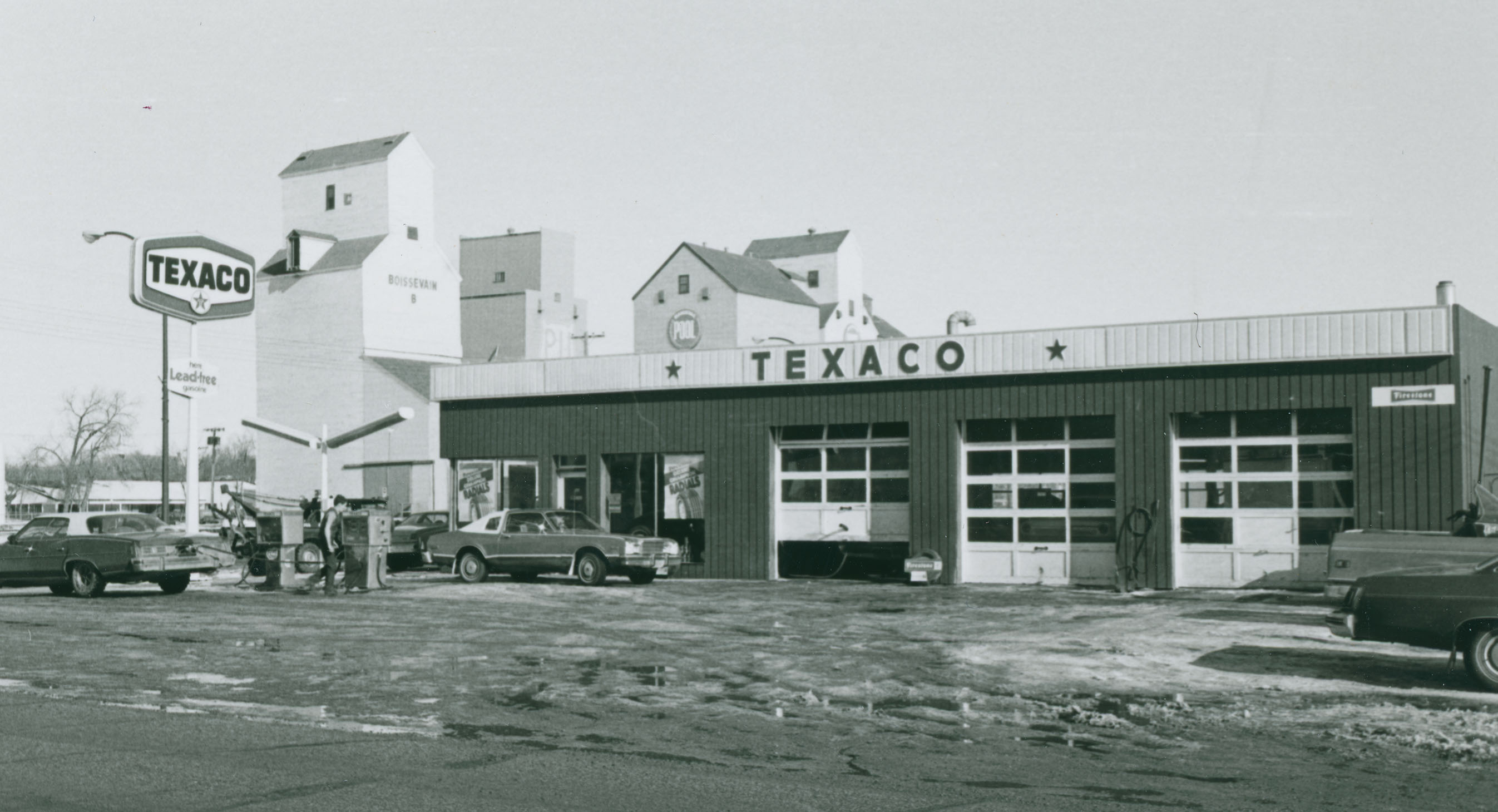 [Scanned photo of the Texaco fuel station at the intersection of Mill Road and South Railway]