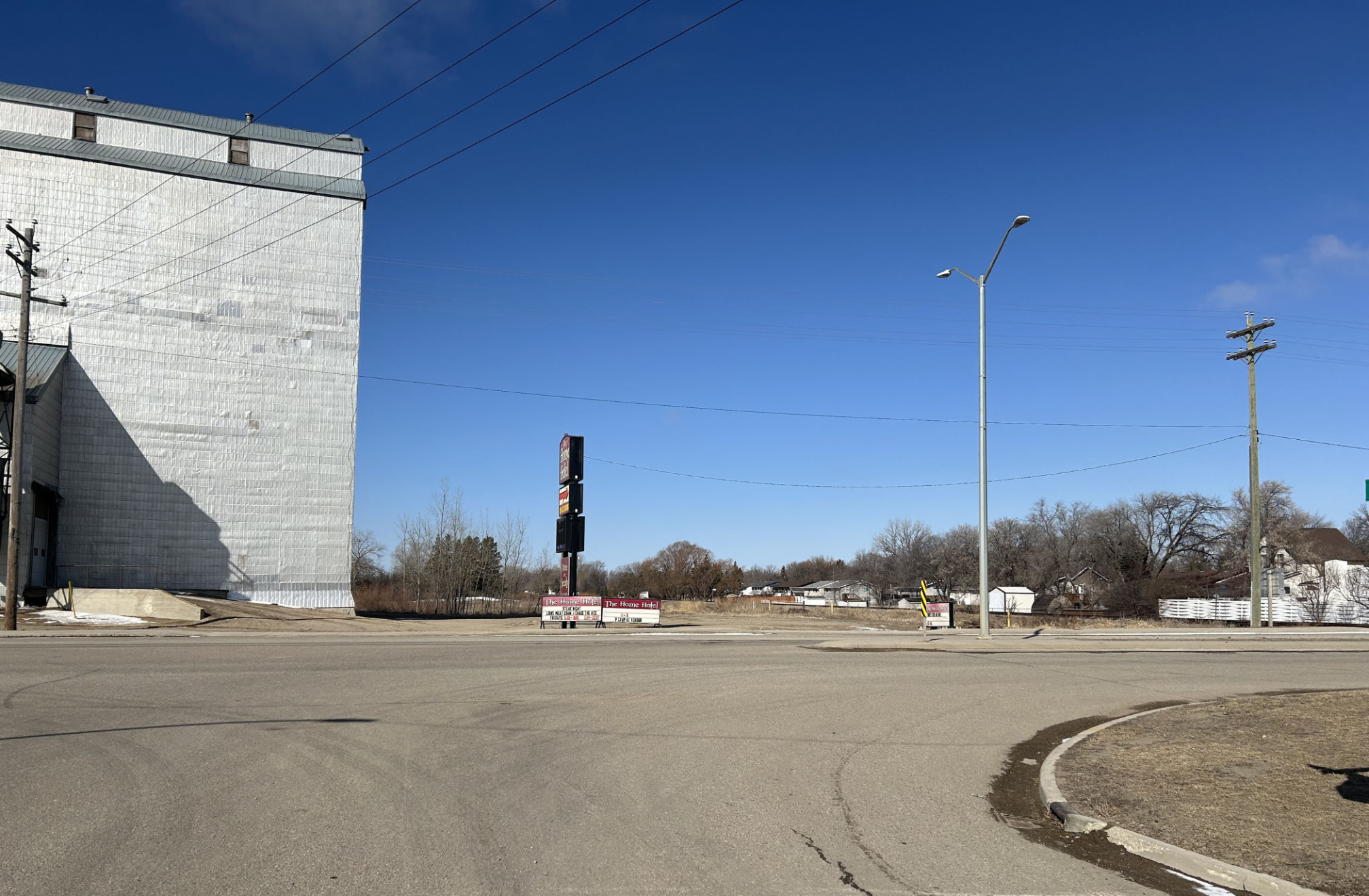[2024 photo of the Mill Road and South Railway intersection showing a now empty lot on the west side next to the railway]